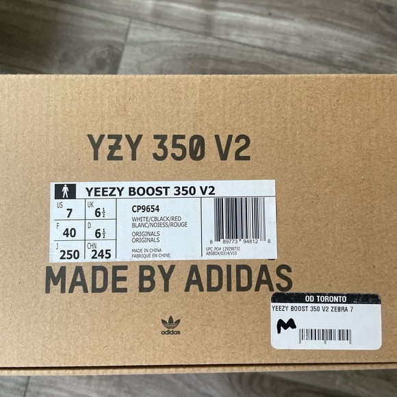 Yeezy Boost 350 Zebra size 7 - Picture 4 of 4